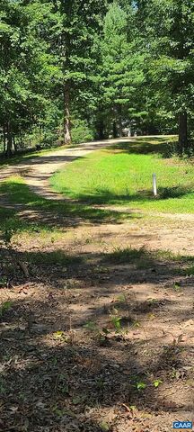 12 LANGDON WOODS DR, Dyke, VA 22935