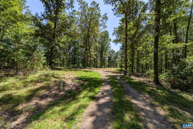 12 LANGDON WOODS DR, Dyke, VA 22935