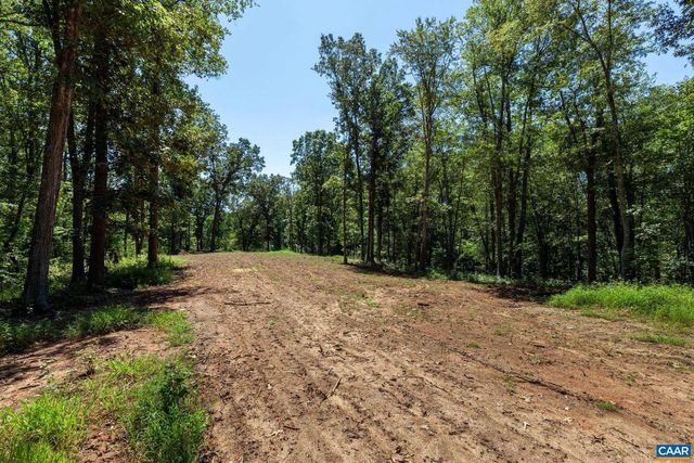 12 LANGDON WOODS DR, Dyke, VA 22935