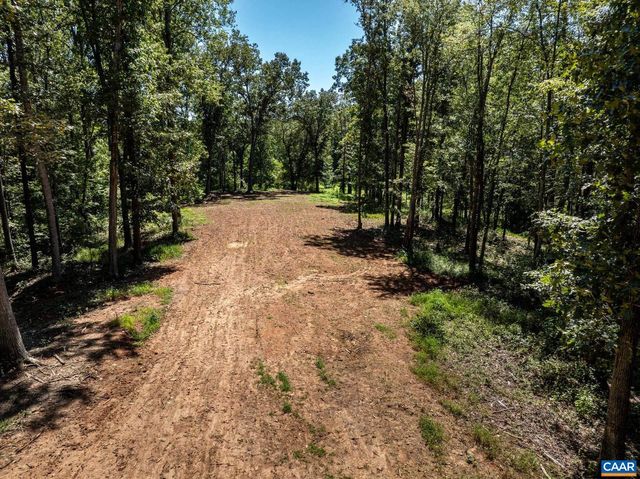 12 LANGDON WOODS DR, Dyke, VA 22935