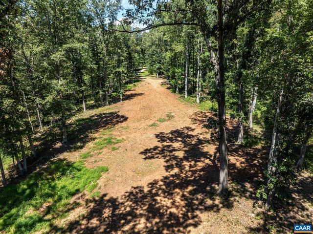 12 LANGDON WOODS DR, Dyke, VA 22935