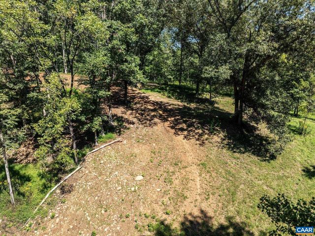 12 LANGDON WOODS DR, Dyke, VA 22935