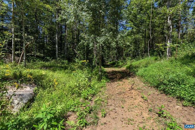 12 LANGDON WOODS DR, Dyke, VA 22935