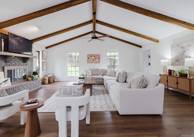 18 Shawnee Forest Cove, Little Rock, AR 72212