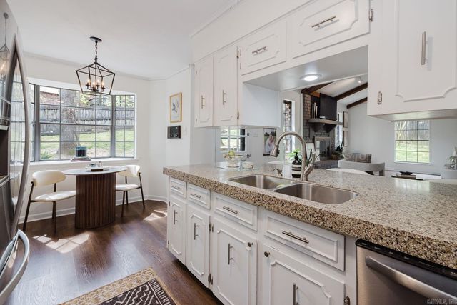 18 Shawnee Forest Cove, Little Rock, AR 72212