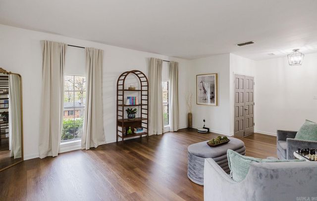 18 Shawnee Forest Cove, Little Rock, AR 72212