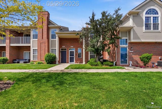 2287 Leighton Drive, Shelby Charter Township, MI 48317