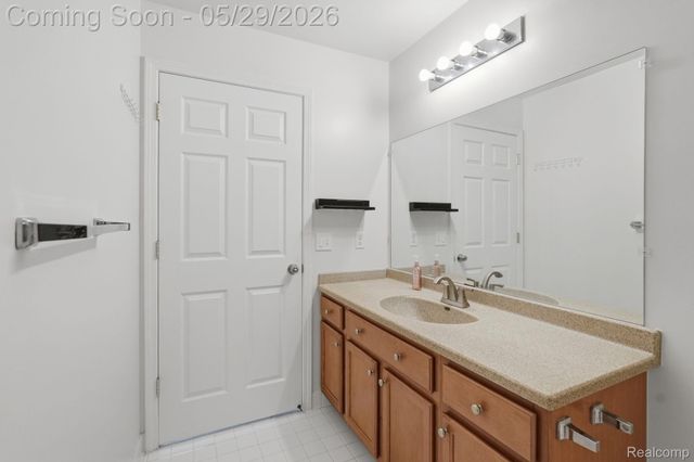 2287 Leighton Drive, Shelby Charter Township, MI 48317