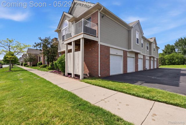 2287 Leighton Drive, Shelby Charter Township, MI 48317
