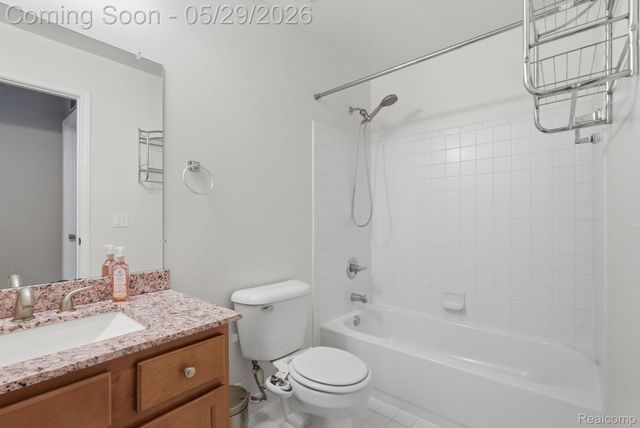 2287 Leighton Drive, Shelby Charter Township, MI 48317