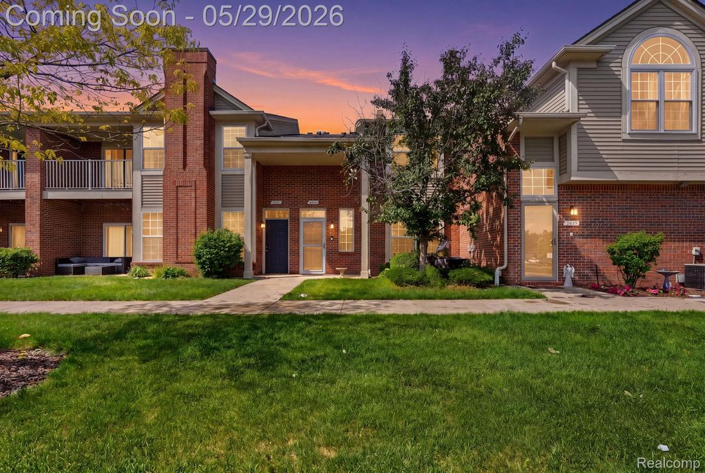 2287 Leighton Drive, Shelby Charter Township, MI 48317