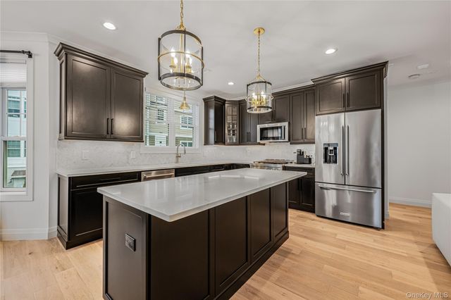 21105 Aspenwood Drive 275, Plainview, NY 11803
