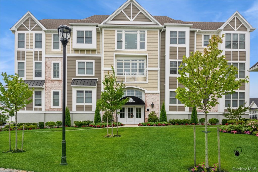 21105 Aspenwood Drive 275, Plainview, NY 11803