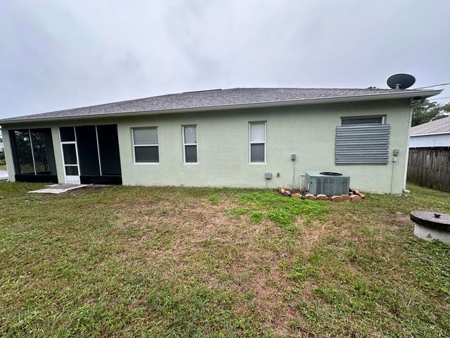 931 NW Dorchester Road NW, Palm Bay, FL 32907