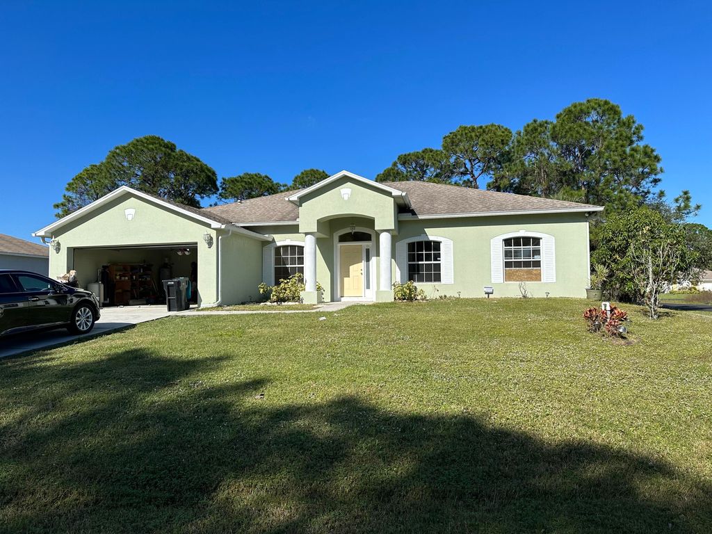 931 NW Dorchester Road NW, Palm Bay, FL 32907