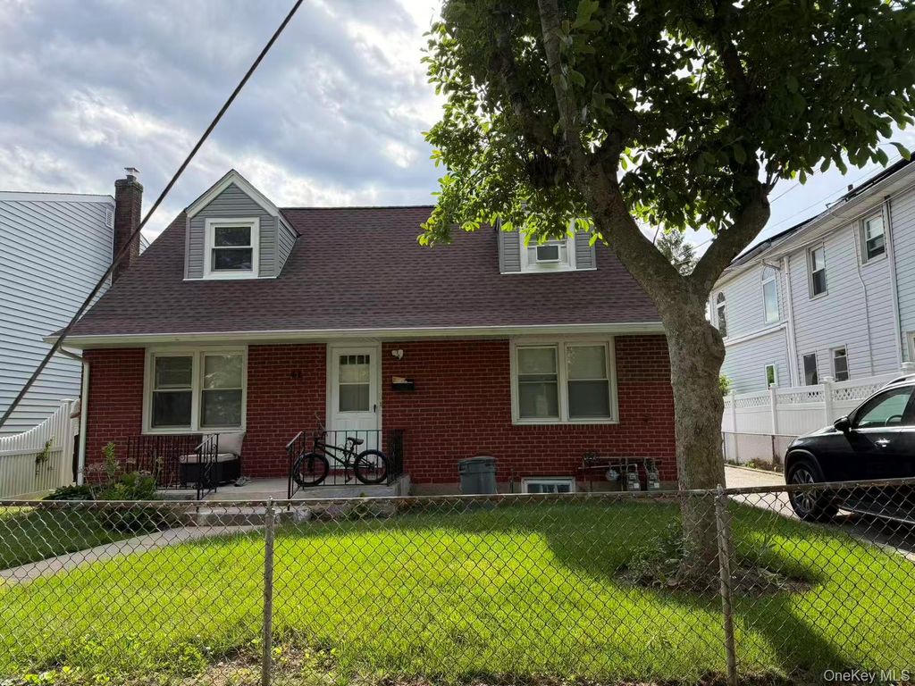 61 Grand Street 1FL, Westbury, NY 11590