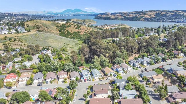 101 Thresher Dr, Vallejo, CA 94591
