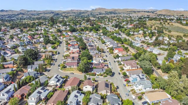 101 Thresher Dr, Vallejo, CA 94591