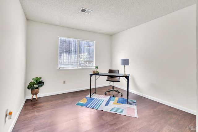 101 Thresher Dr, Vallejo, CA 94591