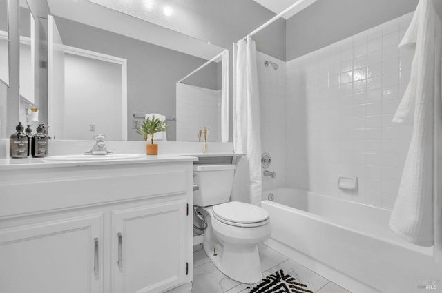 101 Thresher Dr, Vallejo, CA 94591