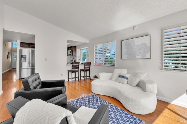 101 Thresher Dr, Vallejo, CA 94591