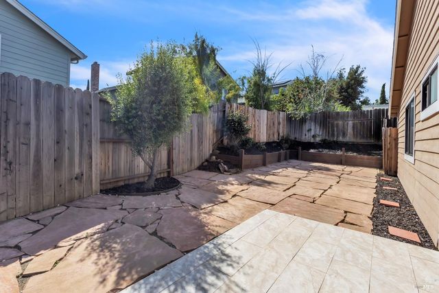 101 Thresher Dr, Vallejo, CA 94591