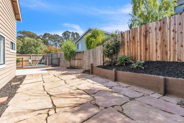 101 Thresher Dr, Vallejo, CA 94591