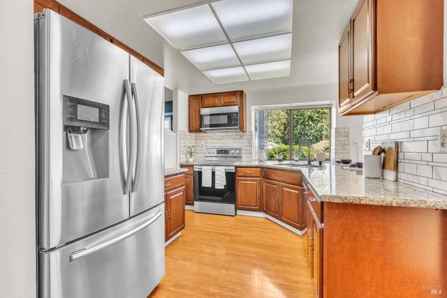 101 Thresher Dr, Vallejo, CA 94591
