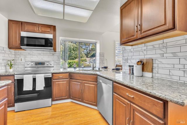 101 Thresher Dr, Vallejo, CA 94591