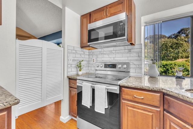 101 Thresher Dr, Vallejo, CA 94591