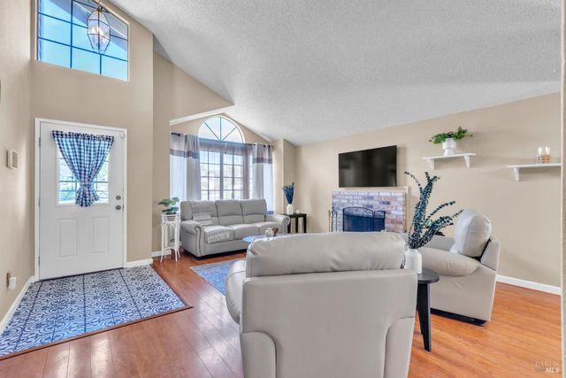 101 Thresher Dr, Vallejo, CA 94591