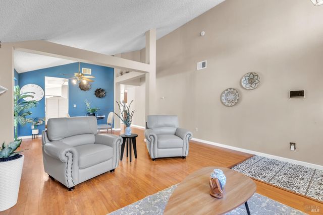 101 Thresher Dr, Vallejo, CA 94591