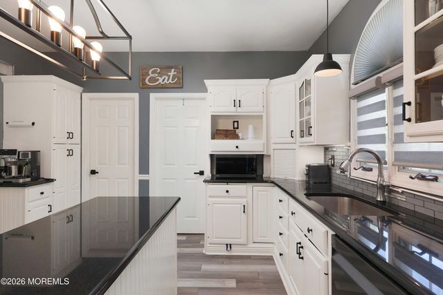 9 Sarah Court, Matawan, NJ 07747