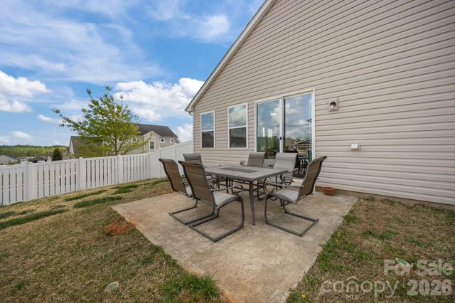 7902 Meridale Forest Drive, Charlotte, NC 28269