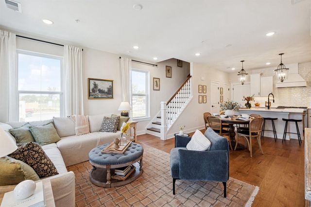 14964 DECO CIR, Chantilly, VA 20151