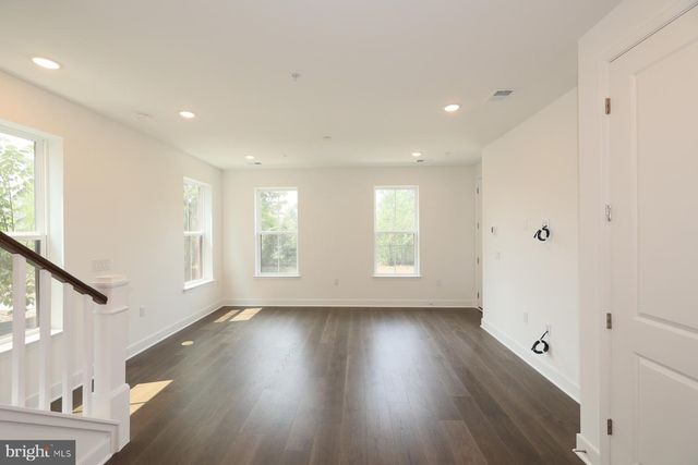 14964 DECO CIR, Chantilly, VA 20151