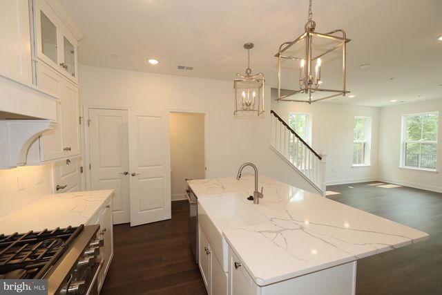 14964 DECO CIR, Chantilly, VA 20151