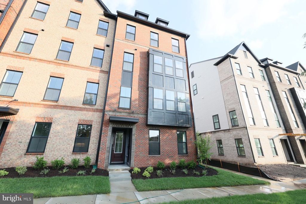 14964 DECO CIR, Chantilly, VA 20151