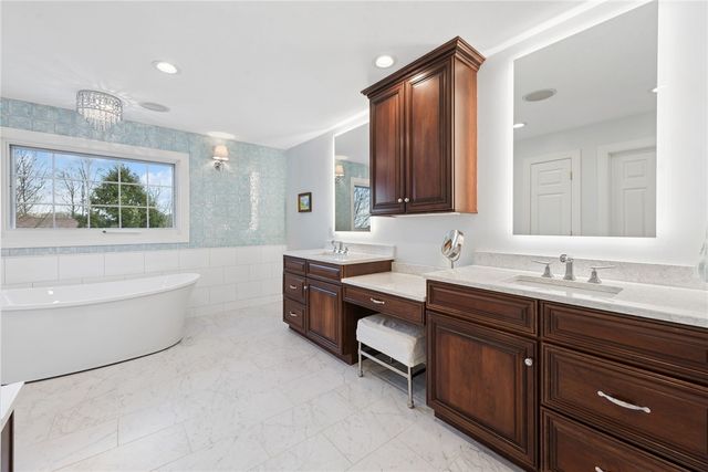 1141 Lauralynn Dr, Unity Twp, PA 15650