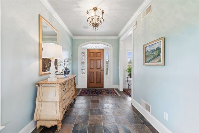 1141 Lauralynn Dr, Unity Twp, PA 15650