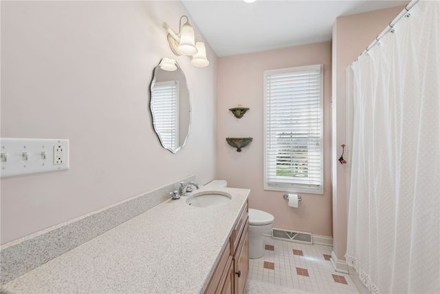 1141 Lauralynn Dr, Unity Twp, PA 15650