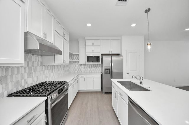 29515 Pondview Drive, Waller, TX 77484