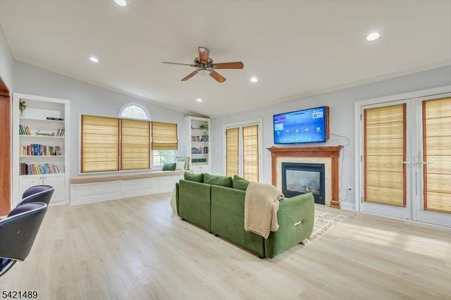 9 Colburn Rd, East Brunswick Twp., NJ 08816