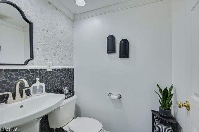 9 Colburn Rd, East Brunswick Twp., NJ 08816