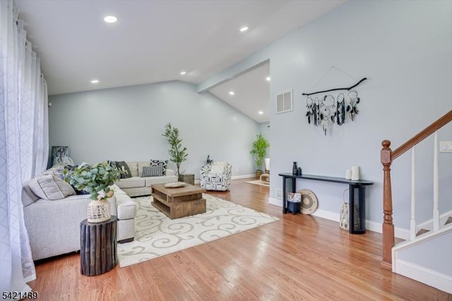 9 Colburn Rd, East Brunswick Twp., NJ 08816