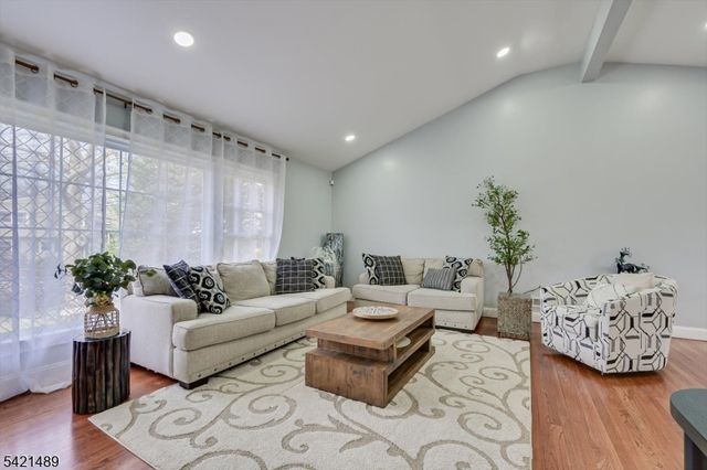 9 Colburn Rd, East Brunswick Twp., NJ 08816