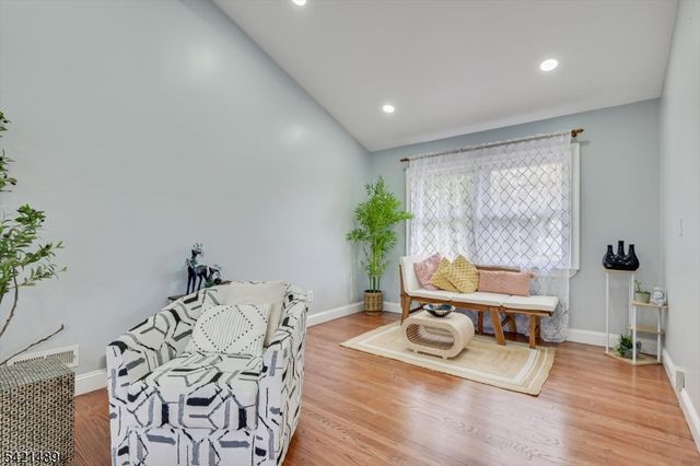 9 Colburn Rd, East Brunswick Twp., NJ 08816