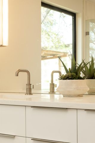 8717 South View RD, Austin, TX 78737