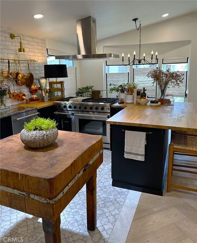 250 Mayflower, Newport Beach, CA 92660