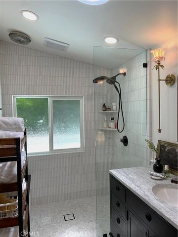 250 Mayflower, Newport Beach, CA 92660